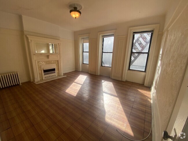 Building Photo - Steps from Central Park, Beautiful floor t... Unit 3FL Rental