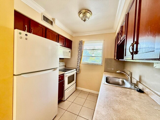 Photo - 1607 Holly St Unit 6