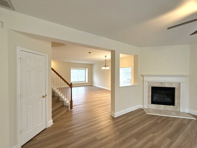 Photo - 4 Bedroom Home in University!