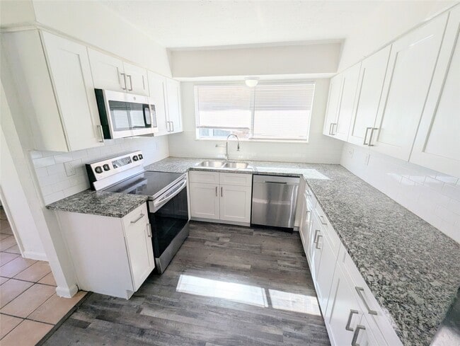 Photo - 17602 Crestline Rd