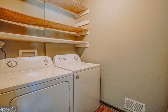 Photo - 2877 Whispering Hills Dr