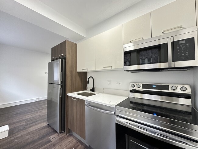 Photo - 1555 W Hollywood Ave Unit 302