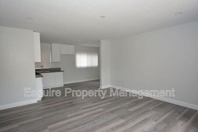 Photo - 128 E B St Unit 2