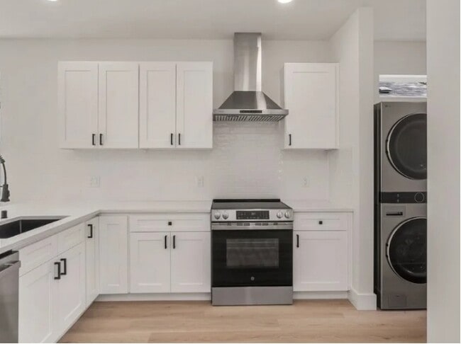 Photo - 211 W Harriman St
