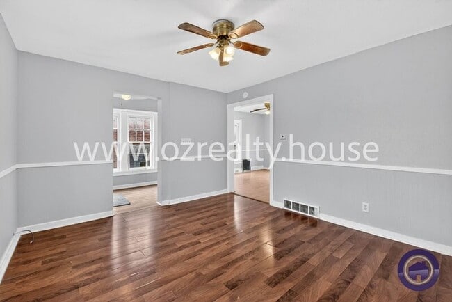 Photo - 3377 Lagrange St