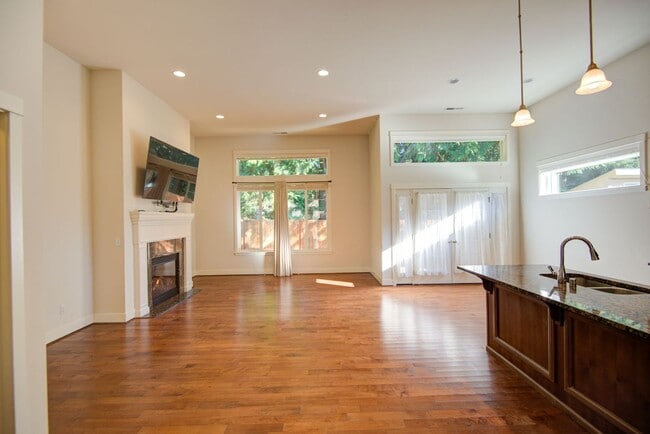 Photo - 3 (or 4) bedroom Edmonds Home