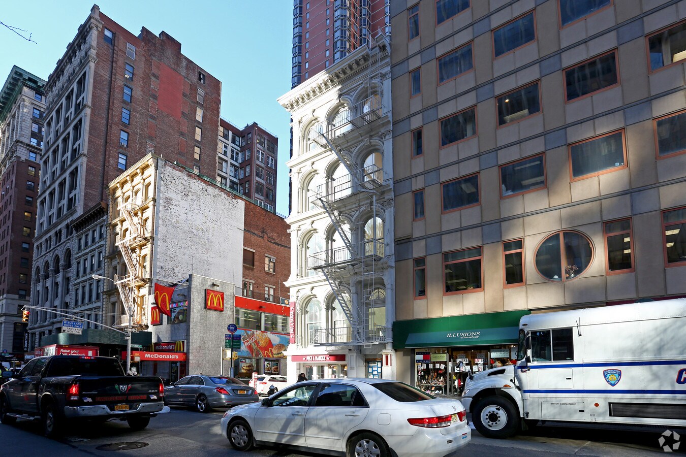 Photo - 319 Broadway