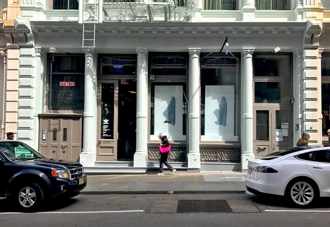 Retail Facade - Cooperative