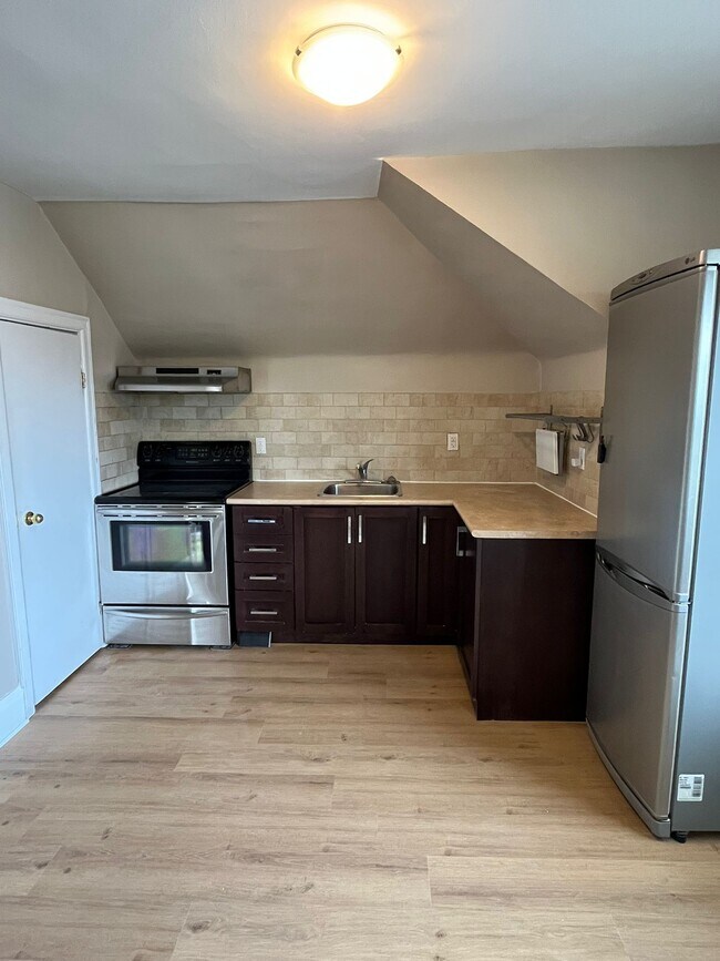 Photo - 959 Runnymede Rd