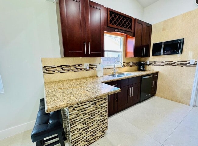 Photo - 330 SW 35th Ave