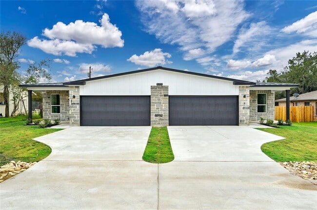 Photo - New Lago Vista Duplex