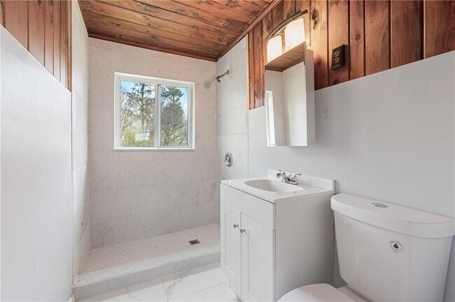 Photo - 173 Winndale Rd
