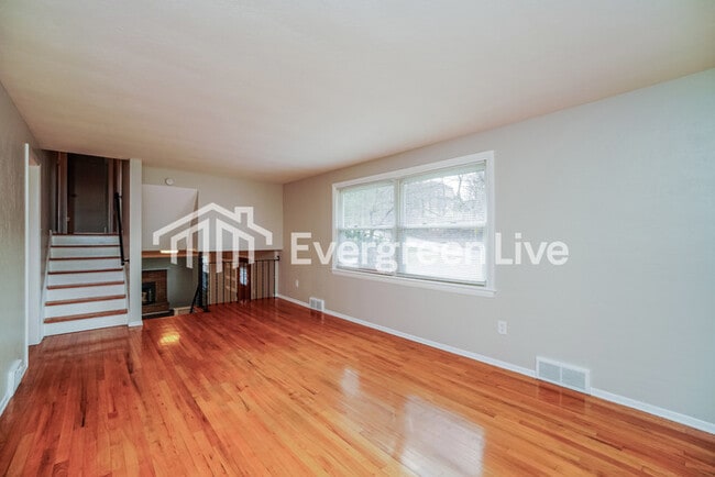 Photo - 614 Fort Couch Rd