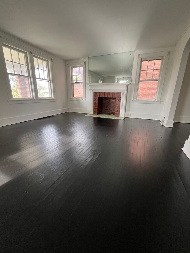 Photo - Three Bedroom House w Detached Garage