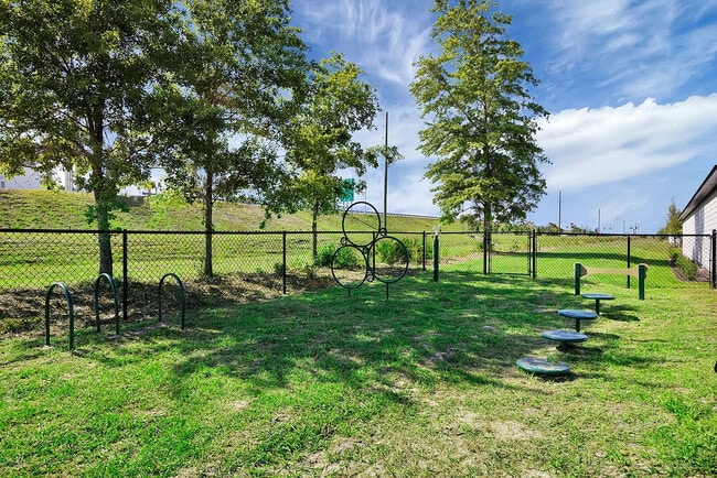 Pointe Grand Apartment Homes7