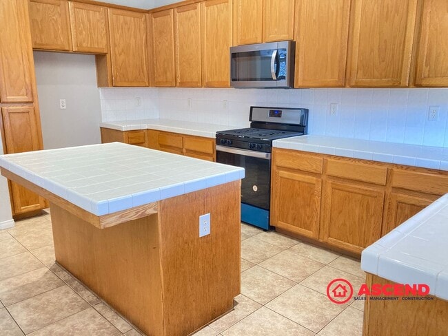 Photo - Beautiful 4 bedroom home!