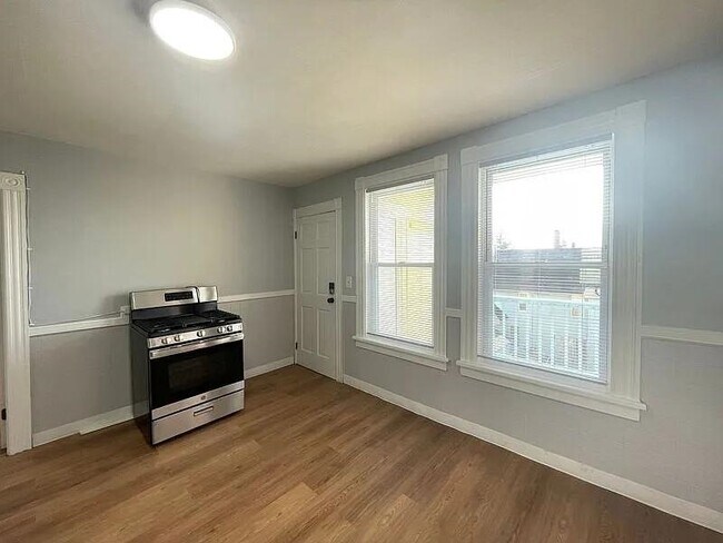 Photo - 231 Laurel St