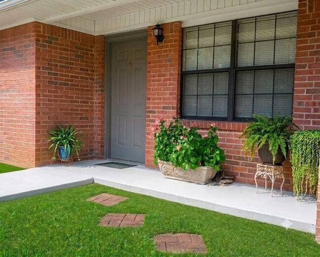 Building Photo - Pine Woods Apartments - West Blocton, AL Unit 13