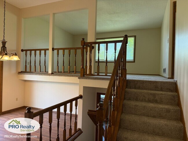 Photo - 3 Bedroom Home in Maple Grove