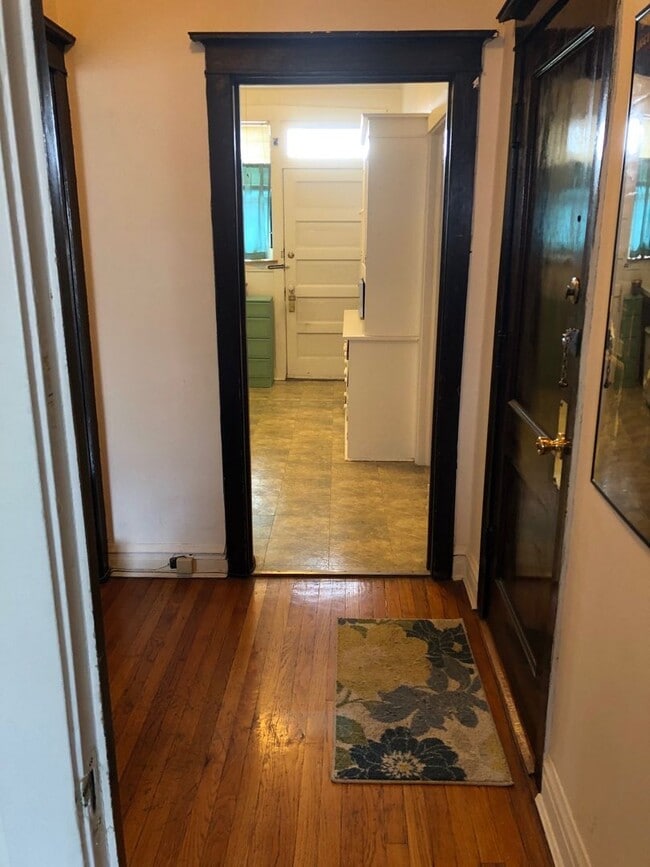 Photo - Sun-drenched Roscoe Village with sunny patio and yard Unidad 3504-2