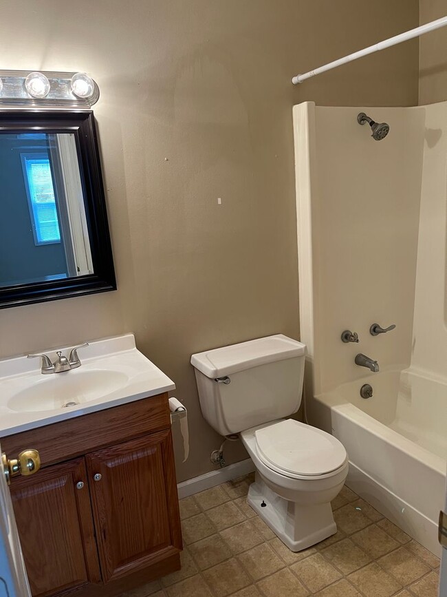 Photo - 2 Bedroom, 1.5 Bath - Warsaw, Carport Included Unit 5