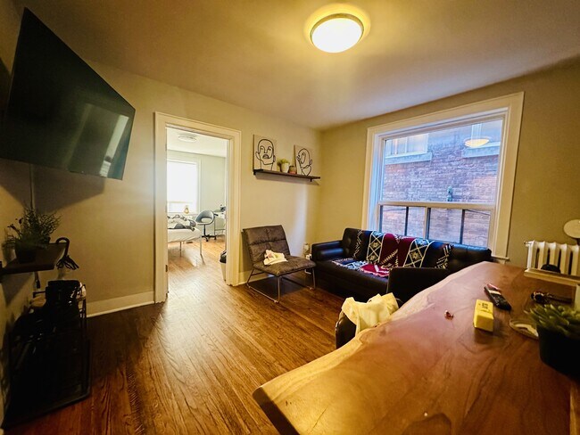 Photo - 597 St Clair Ave W