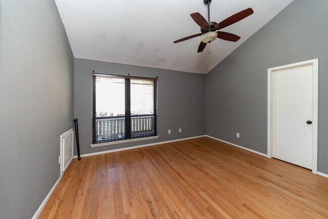 Photo - 9400 Doliver Dr Unit 34