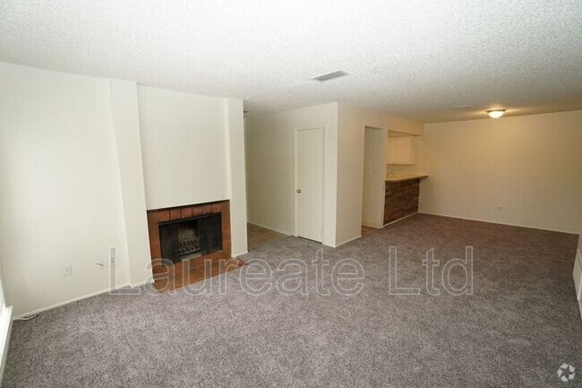 Building Photo - 7260 S Gaylord St Unit #N26 Rental