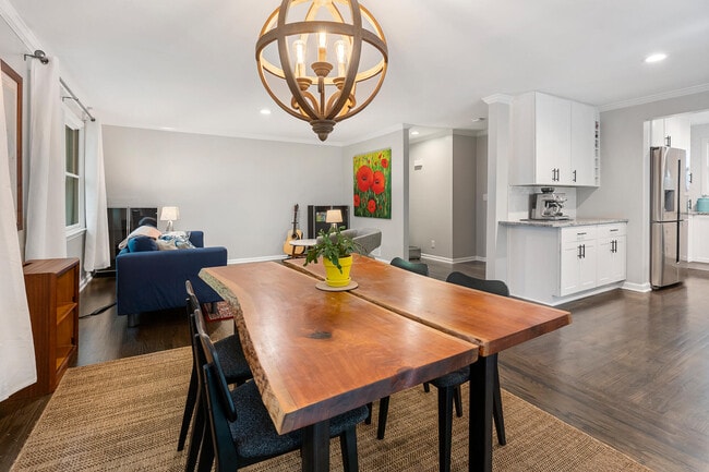 Photo - 486 Lakeshore Dr NE