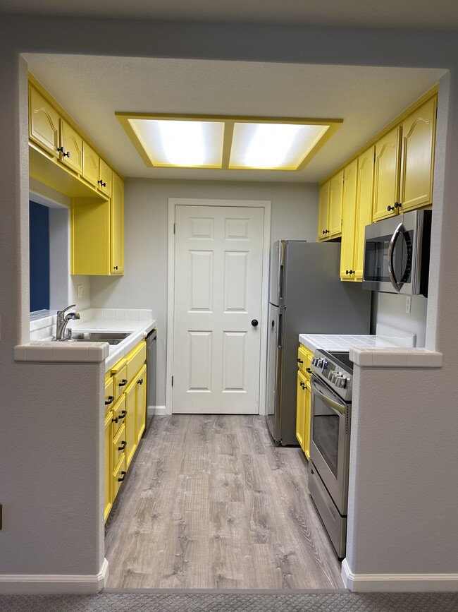 Kitchen - 5926 Eastman Lake Dr Condo