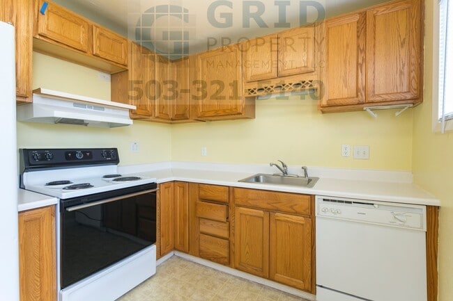 Photo - 2 Bedroom Bungalow in Northeast Portland - Huge Backyard!