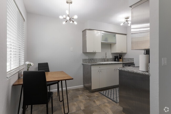 2BR, 1BA - 750SF