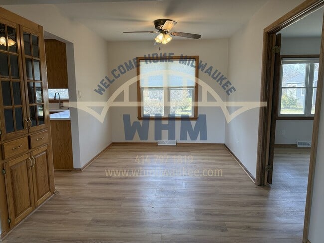 Photo - 4325 N 142nd St