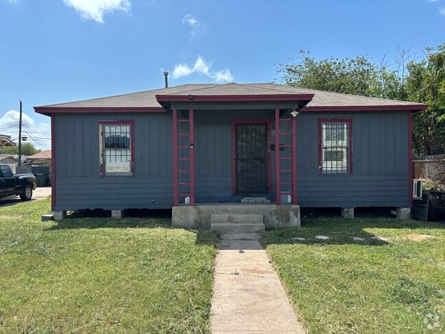 Building Photo - 4629 Franklin Dr Rental