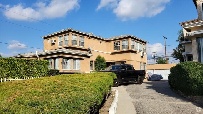 Building Photo - 4446 Cahuenga Blvd Unit 4446 Cahuenga Blvd Rental