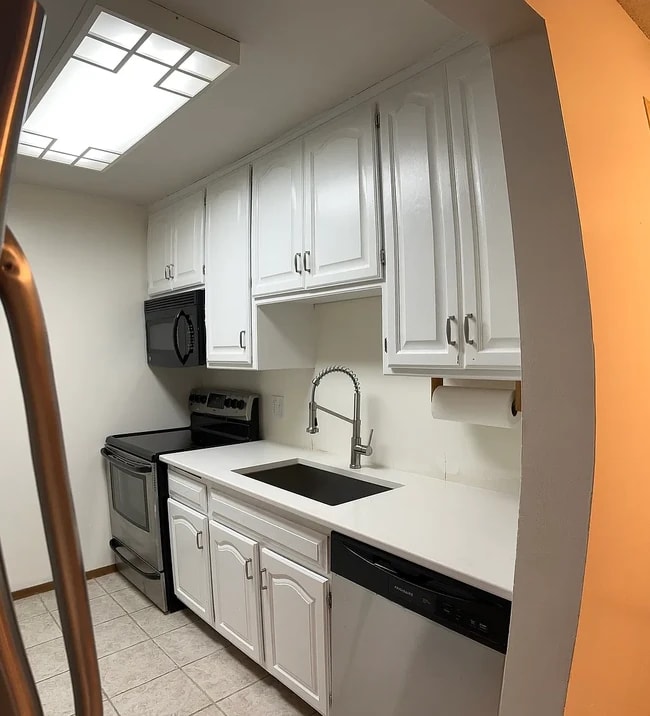 Photo - 35 Nathan Ln N Condo Unit 121