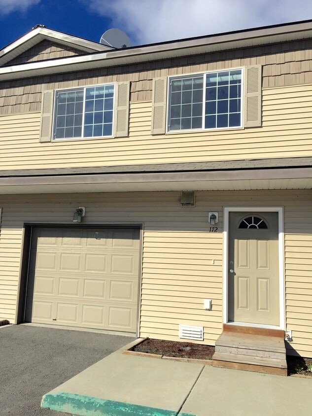 Whisperwood Townhome w/ Garage! - Whisperwood Townhome w/ Garage!