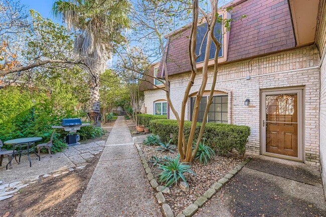 Photo - 7801 Shoal Creek Blvd Unidad 135