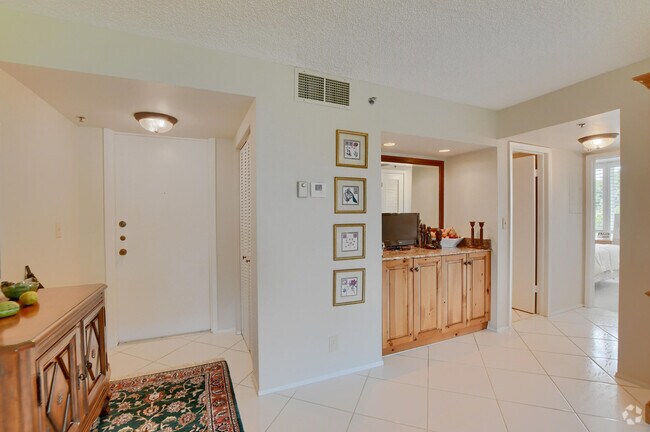 Building Photo - 1731 Bridgewood Dr Unit 1731 Rental