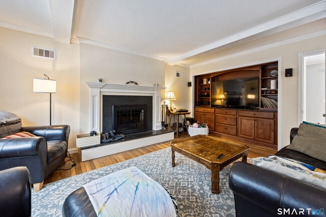 Photo - 10 Candlewood Ln