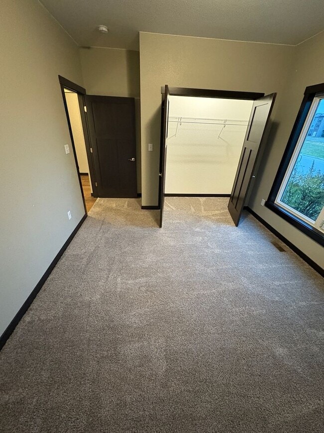 Photo - PRICE REDUCED!!! 4 bed / 3 bath Twinhome for Rent!