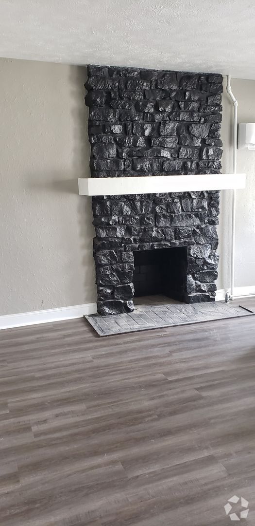 Building Photo - 2 bedroom 1 bath apartment Unit 222-01 13th Street