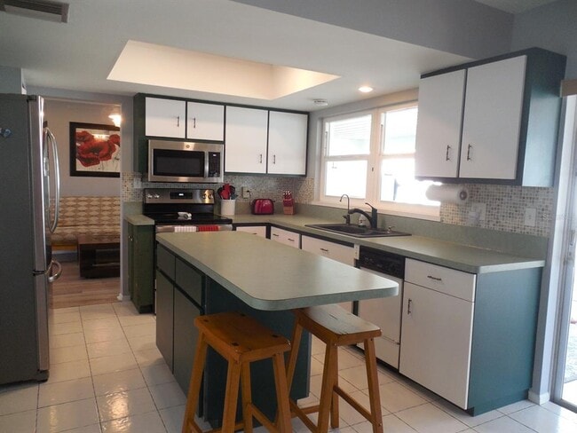 Photo - 2421 Ivanhoe St