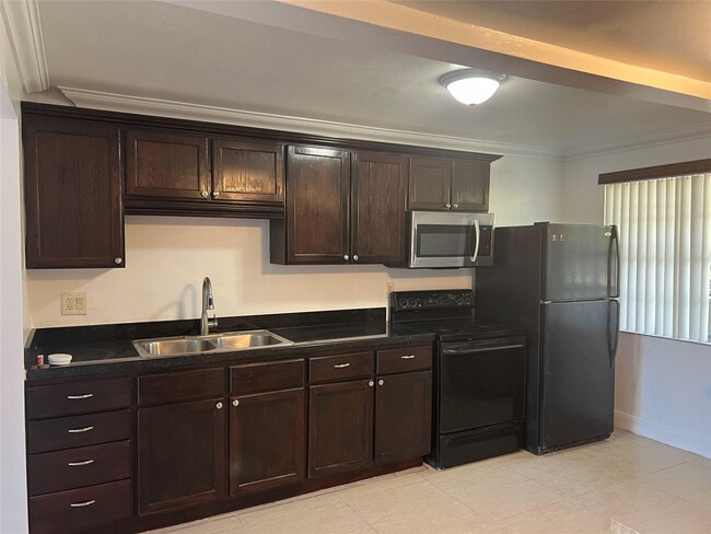 Photo - 3120 N Pine Island Rd Unidad 301