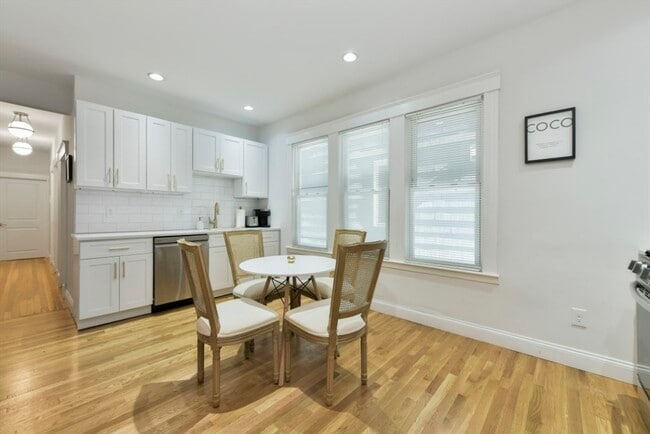 Photo - 893 E 4th St Unidad 1