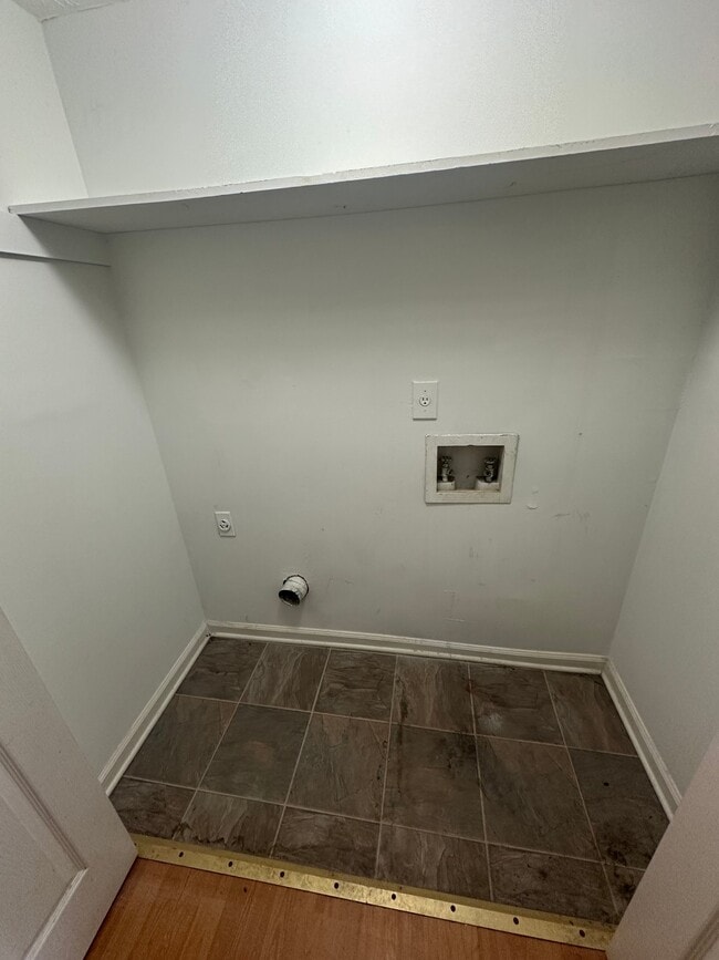 Photo - 847 Burns Walk Ct NW