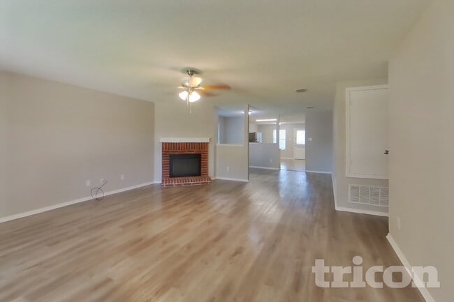 Photo - 2328 White Oak Dr