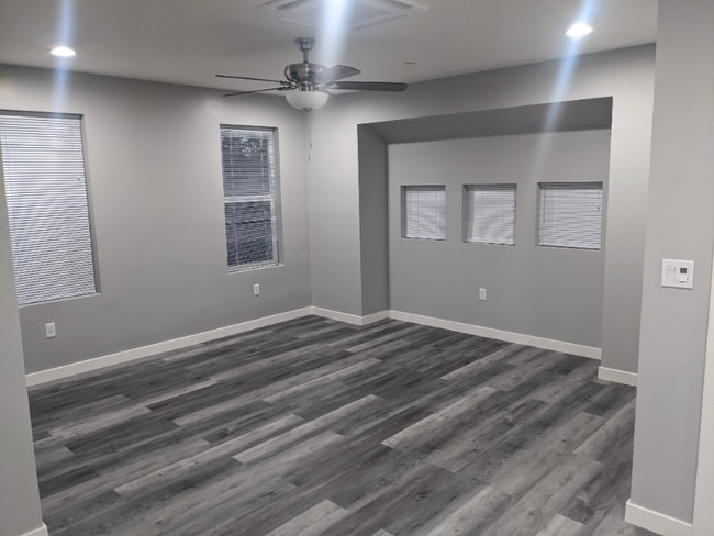 Photo - 2521 Victorian Alley