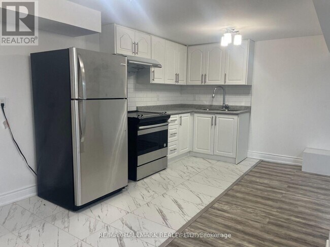 Photo - 29 Savona Dr