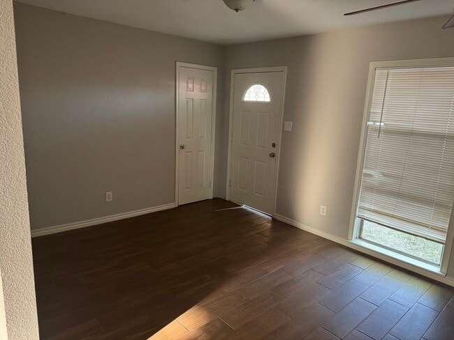 1609 Camille St